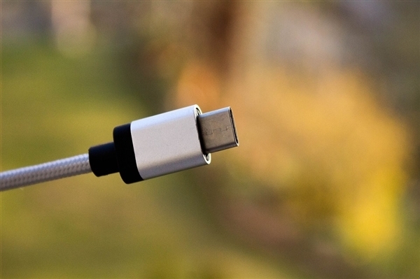 iPhone 15要用 消息称富士康已量产USBC配件：无MFI将限制数据、充电